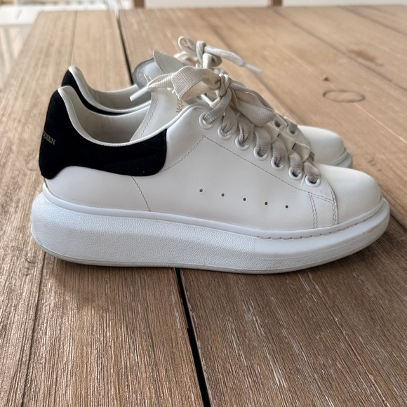 Alexander McQueen Shoes - Alexander McQueen White and Black Leather Sneakers